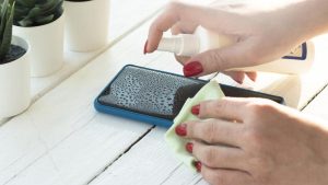 CORONAVIRUS: COME PULIRE LO SMARTPHONE